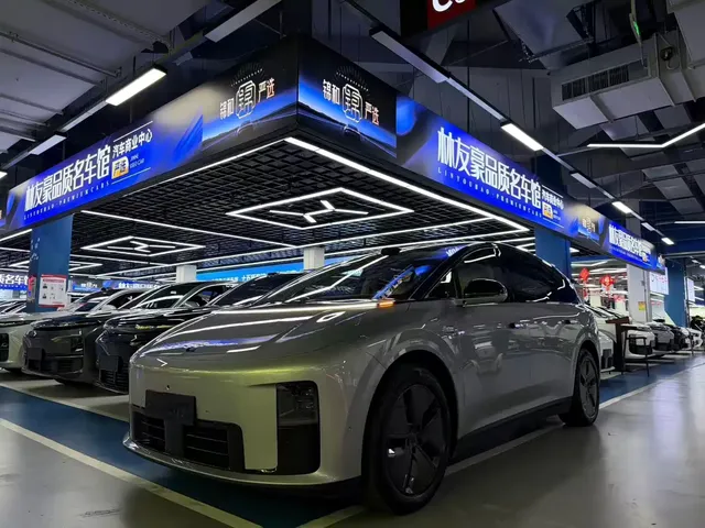Li Auto Li i8 2025 Standard Edition