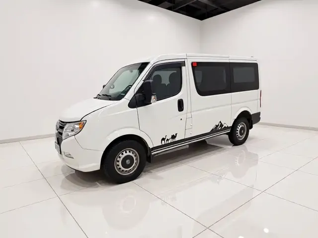 Dongfeng Yufeng Yufeng 2020 2.3T Economy Logistics Vehicle Short Wheelbase Low Roof 5-9 Seats WP2.3