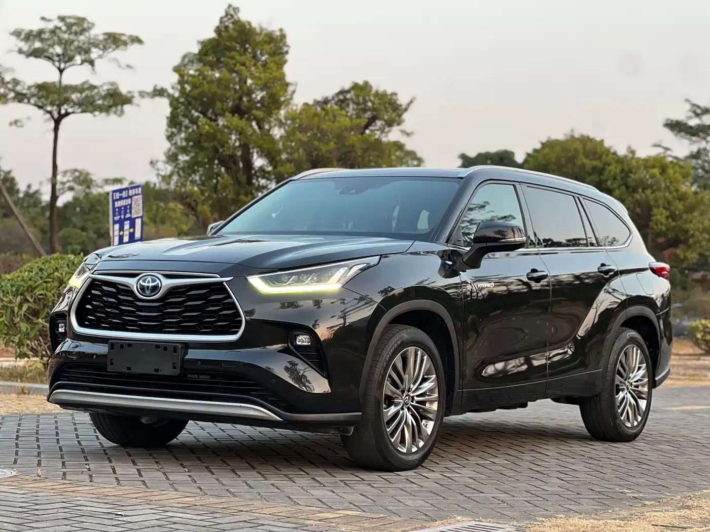 Toyota Highlander 2022 Dual Engine 2.5L 2WD Premium 7-Seater