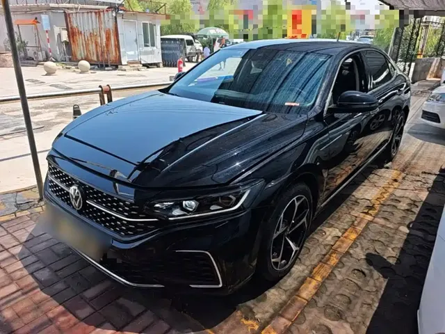 Volkswagen Passat 2023 Facelift 330TSI Starlight Luxury Edition