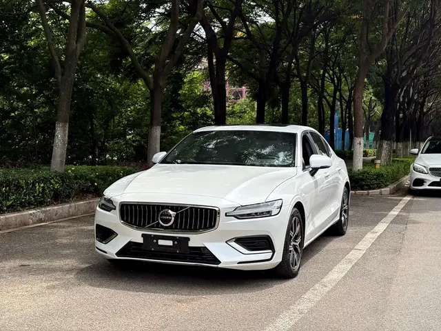 Volvo S60 2023 B5 Smart Elegance Sport Edition