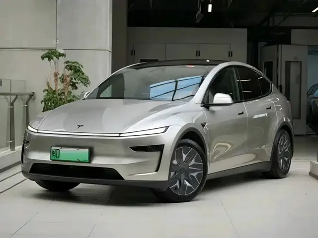 Tesla Model Y L 2025 Facelift Long Range AWD