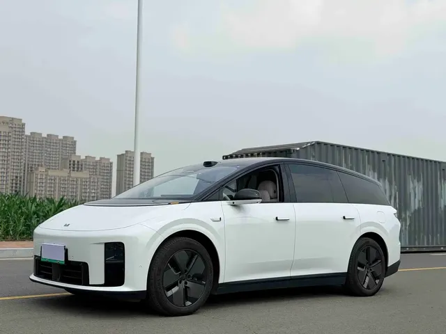 Li Auto Li i8 2025 Standard Edition