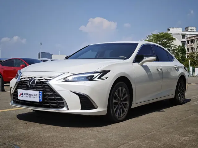 Lexus ES 2025 200 Ultimate Edition
