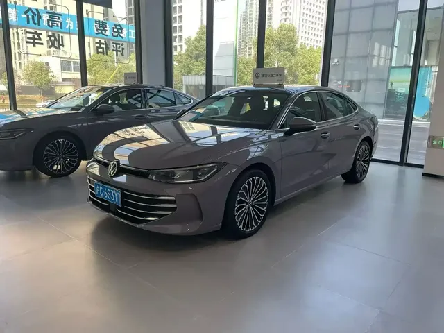 Volkswagen Passat 2025 Model Pro 380TSI Starlight Dragon Premium Edition