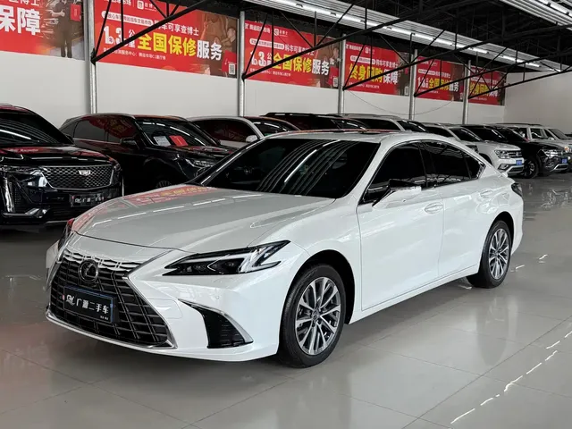 Lexus ES 2025 200 Ultimate Edition