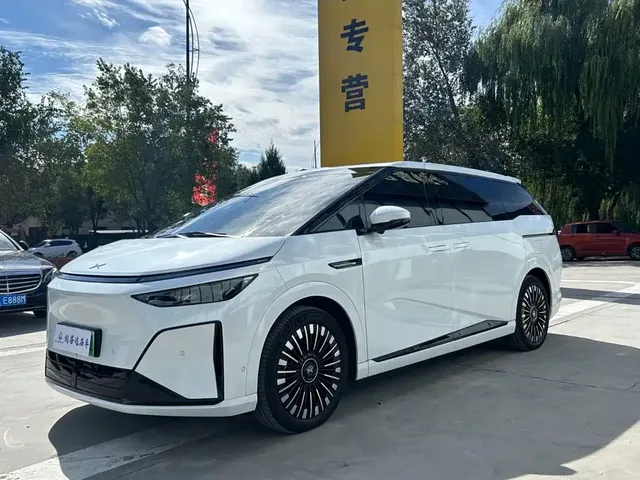 XPeng X9 2026 Model Extended Range Base Version