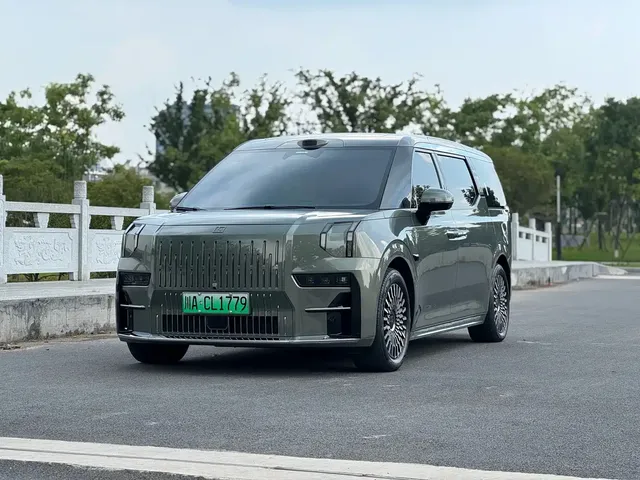 ZEEKR 009 2024 6-seat Executive AWD 108kWh