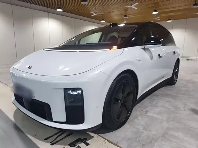 Li Auto Li i8 2025 Standard Edition