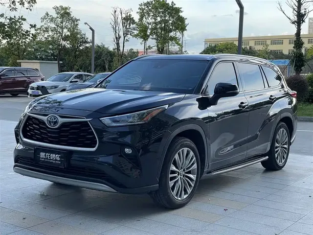 Toyota Highlander 2023 2.5L Smart Hybrid Dual Engine AWD Luxury 7-Seater