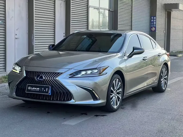 Lexus ES 2020 300h Ultimate Edition