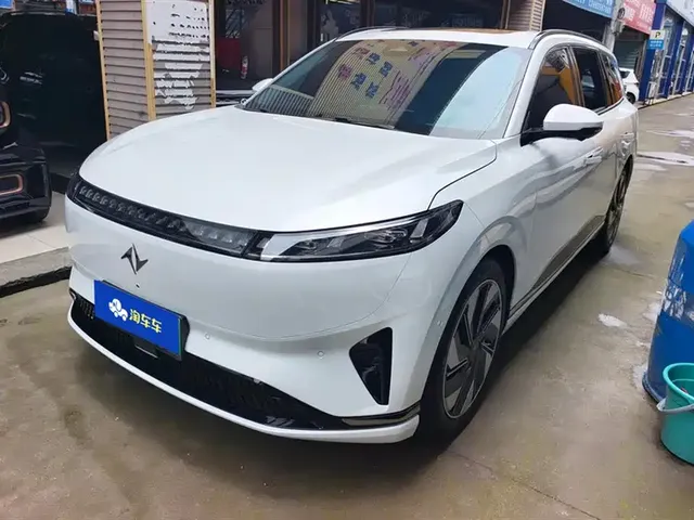 Dongfeng Yipai eπ008 2025 210Ultra Ruyi Edition 6-Seater