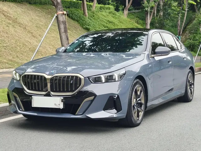 BMW i5 2024 eDrive 35L M Sport Package