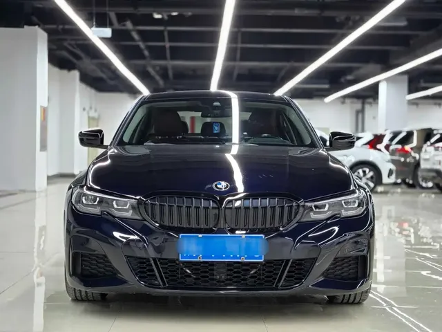 BMW 3 Series 2022 330i M Sport Shadow Edition