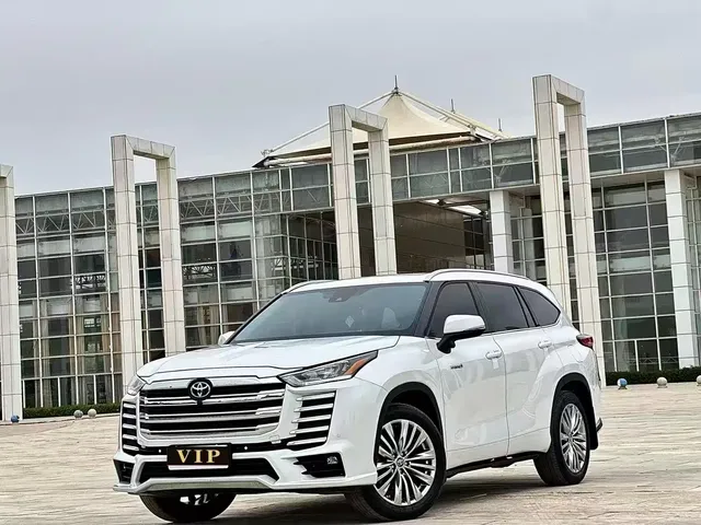 Toyota Highlander 2023 2.5L Smart Hybrid Dual Engine AWD Luxury 7-Seater