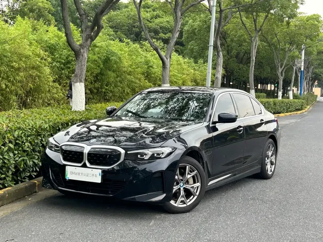 BMW i3 2022 eDrive 35 L