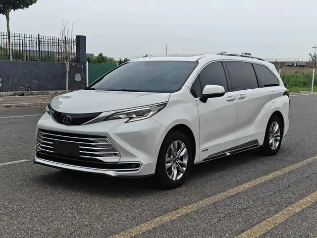 Toyota Sienna 2023 2.5L Hybrid Platinum Edition