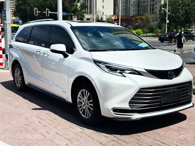 Toyota Sienna 2023 2.5L Hybrid Premium Edition