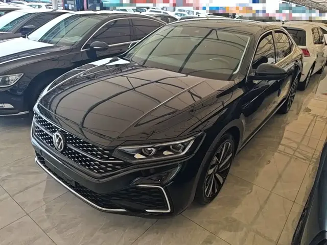 Volkswagen Passat 2022 330TSI Starlight Luxury Edition