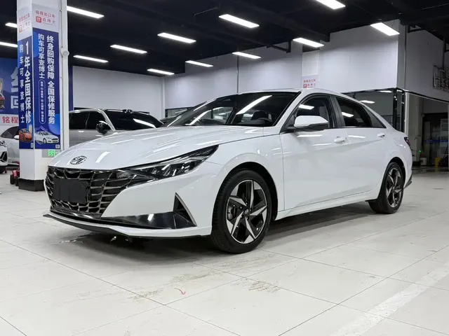 Hyundai Elantra 2022 1.5L CVT LUX Premium Edition