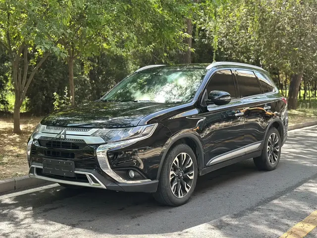 Mitsubishi Outlander 2021 2.4L 4WD Premium Edition 5-seater