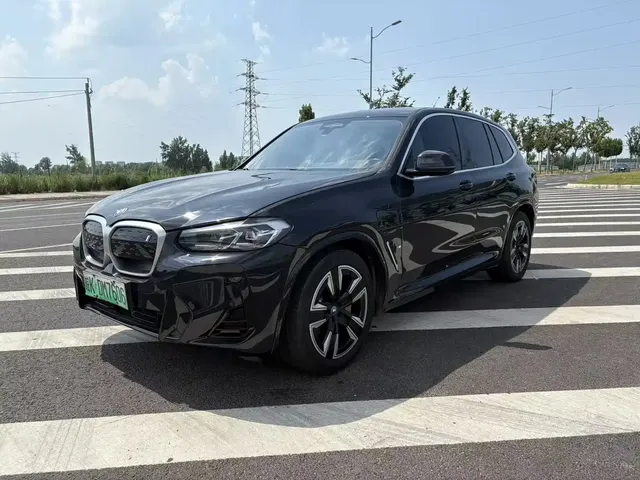 BMW iX3 2023 Leading Type