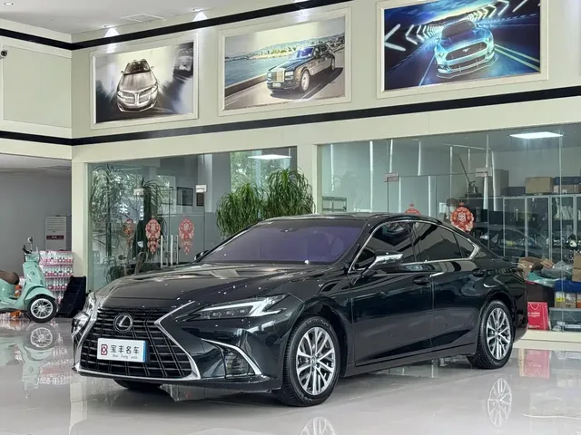 Lexus ES 2025 300h Ultimate Edition