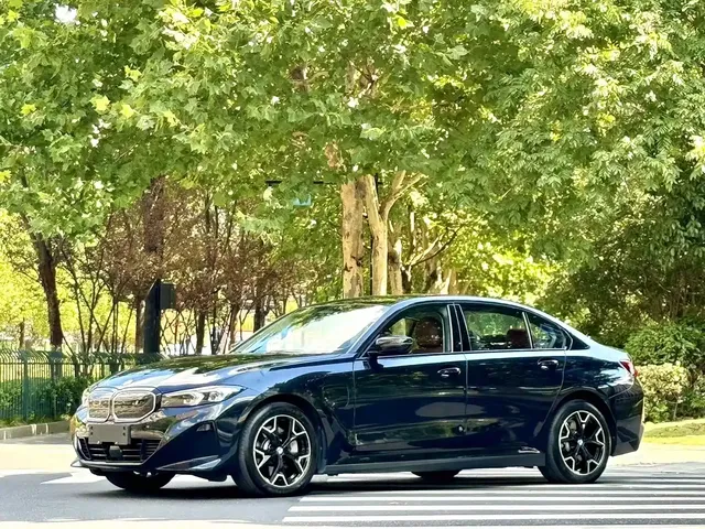 BMW i3 2025 eDrive 35 L
