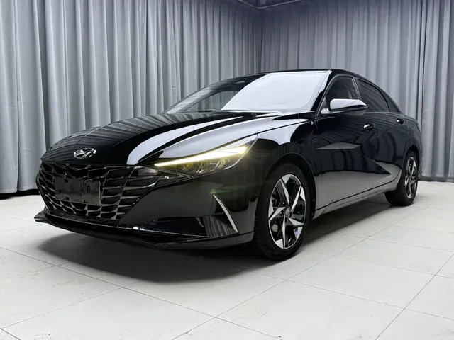 Hyundai Elantra 2022 1.5L CVT LUX Premium Edition