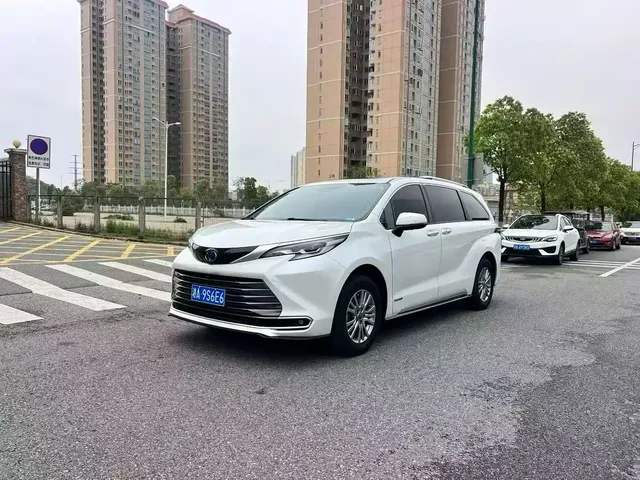 Toyota Sienna 2023 2.5L Hybrid Luxury Edition