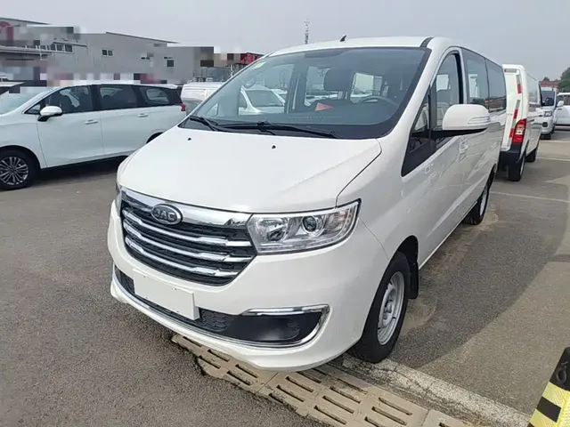 JAC Refine M3 2023 PLUS 1.8L Comfort 7/8-seater