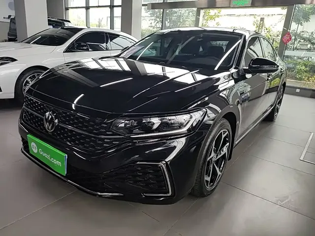 Volkswagen Passat 2025 Outstanding 380TSI Starlight Dragon Soaring Edition