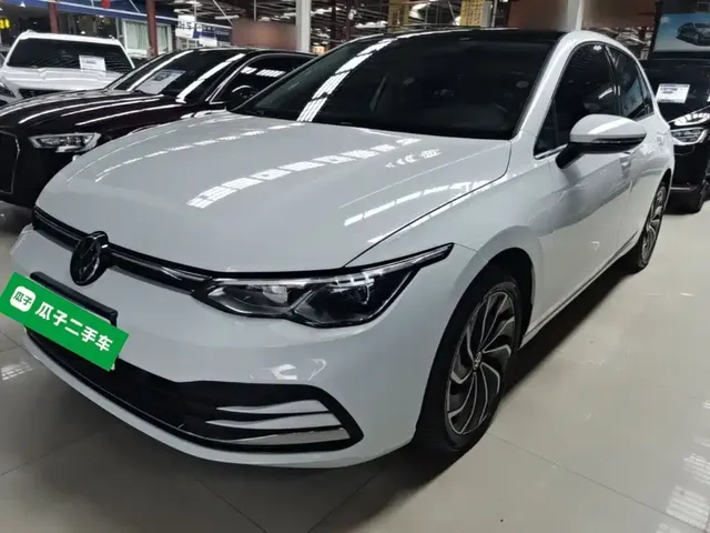 Volkswagen Golf 2021 200TSI DSG