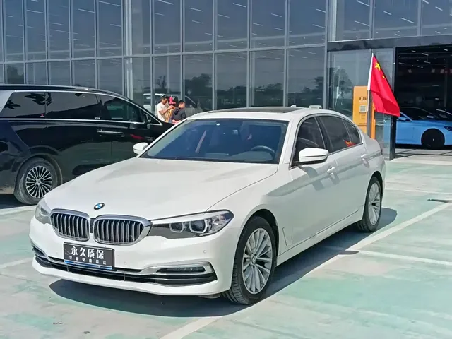 BMW 5 Series 2019 525Li Luxury Package