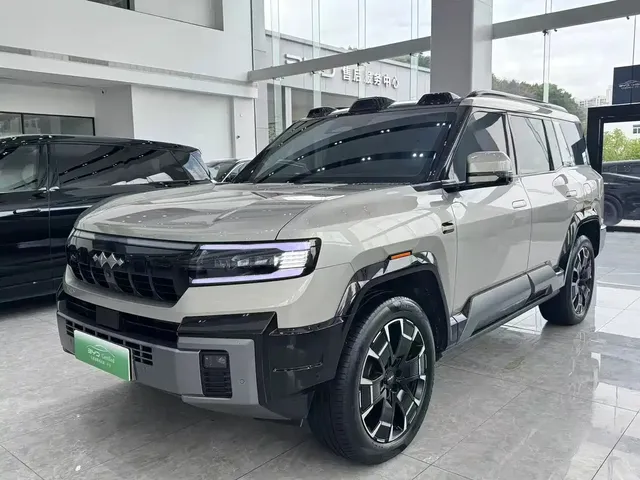 Fang Cheng Bao Leopard 8 2025 Zhiyong Flagship 6-Seater