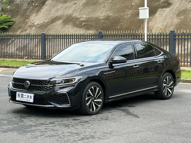 Volkswagen Passat 2022 330TSI Starlight Luxury Edition