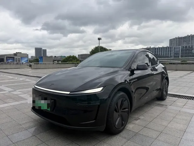 Tesla Model Y 2026 Rear-Wheel Drive