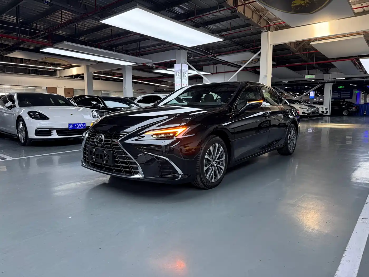 Lexus ES 2025 200 Ultimate Edition