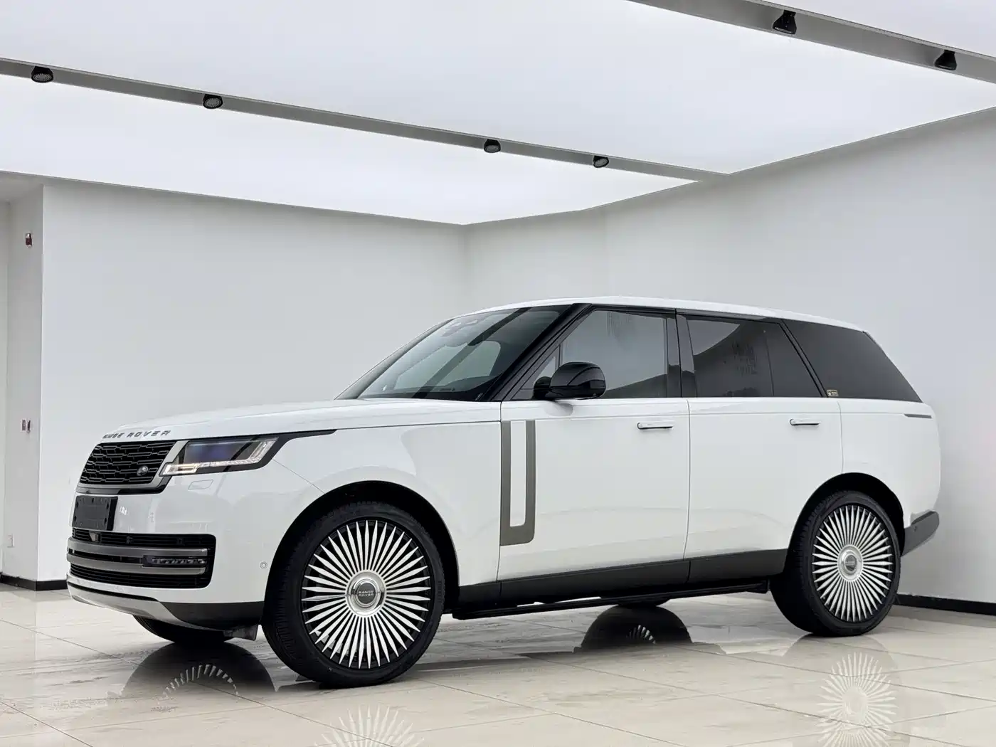 Land Rover Range Rover 2023 3.0 L6 360PS Golden Age Edition