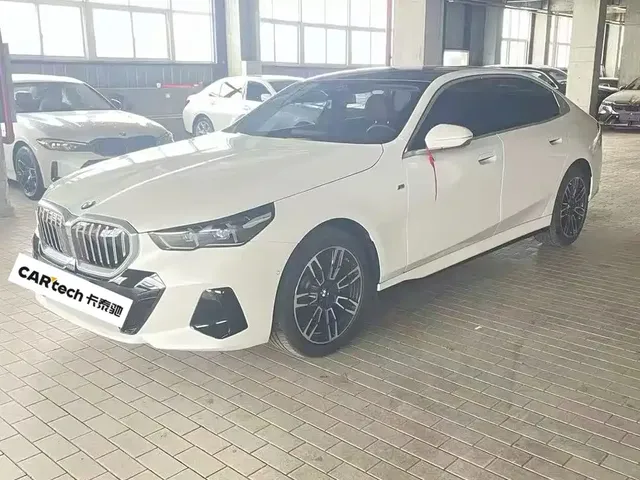 BMW 5 Series 2025 525Li M Sport Package