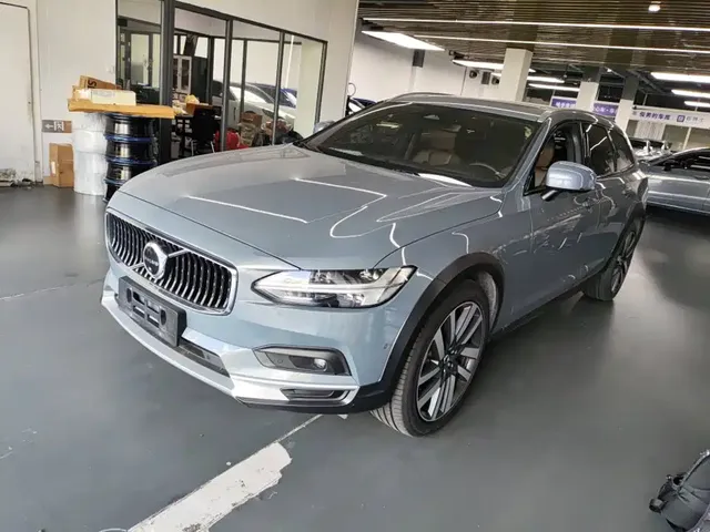 Volvo V90 2023 Cross Country B5 AWD Smart Premium Edition