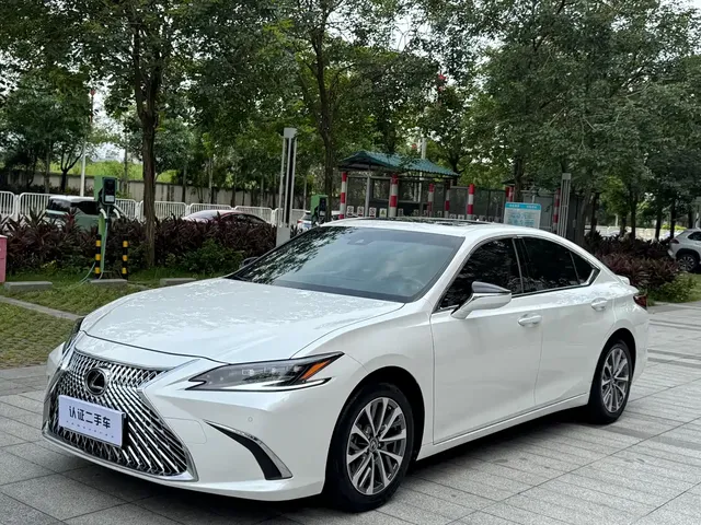 Lexus ES 2022 300h Excellence Edition