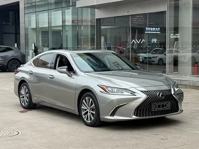 Lexus ES 2018 300h Excellence Edition China V