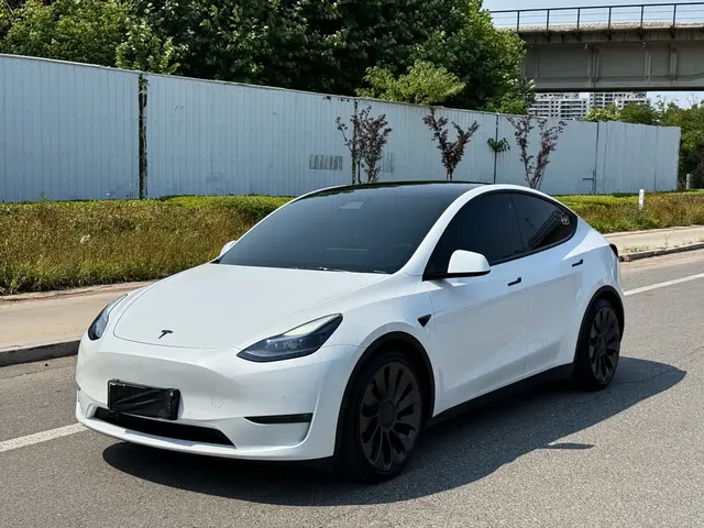 Tesla Model Y 2023 High Performance All-Wheel Drive Edition