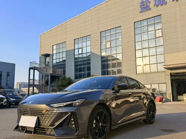 Changan UNI-V 2023 1.5T Luxury Edition