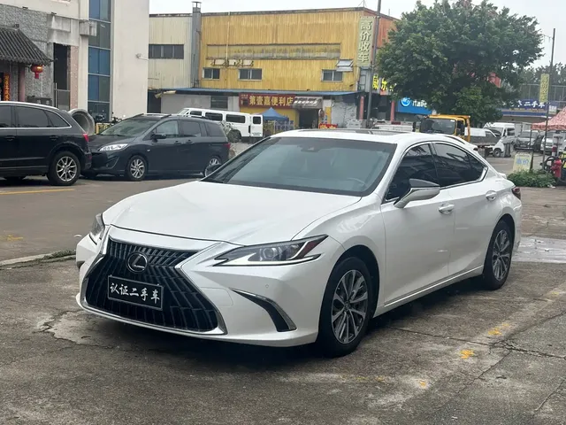 Lexus ES 2022 300h Excellence Edition