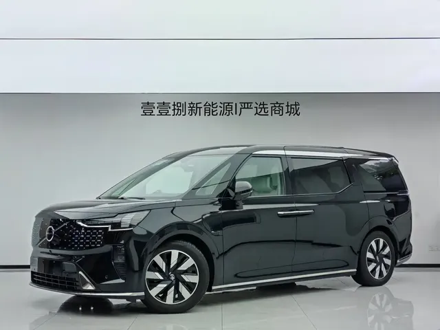 Volvo EM90 2025 Ultra Six-Seater