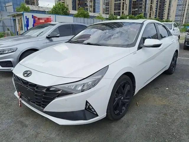 Hyundai Elantra 2021 1.5L CVT LUX Premium Edition