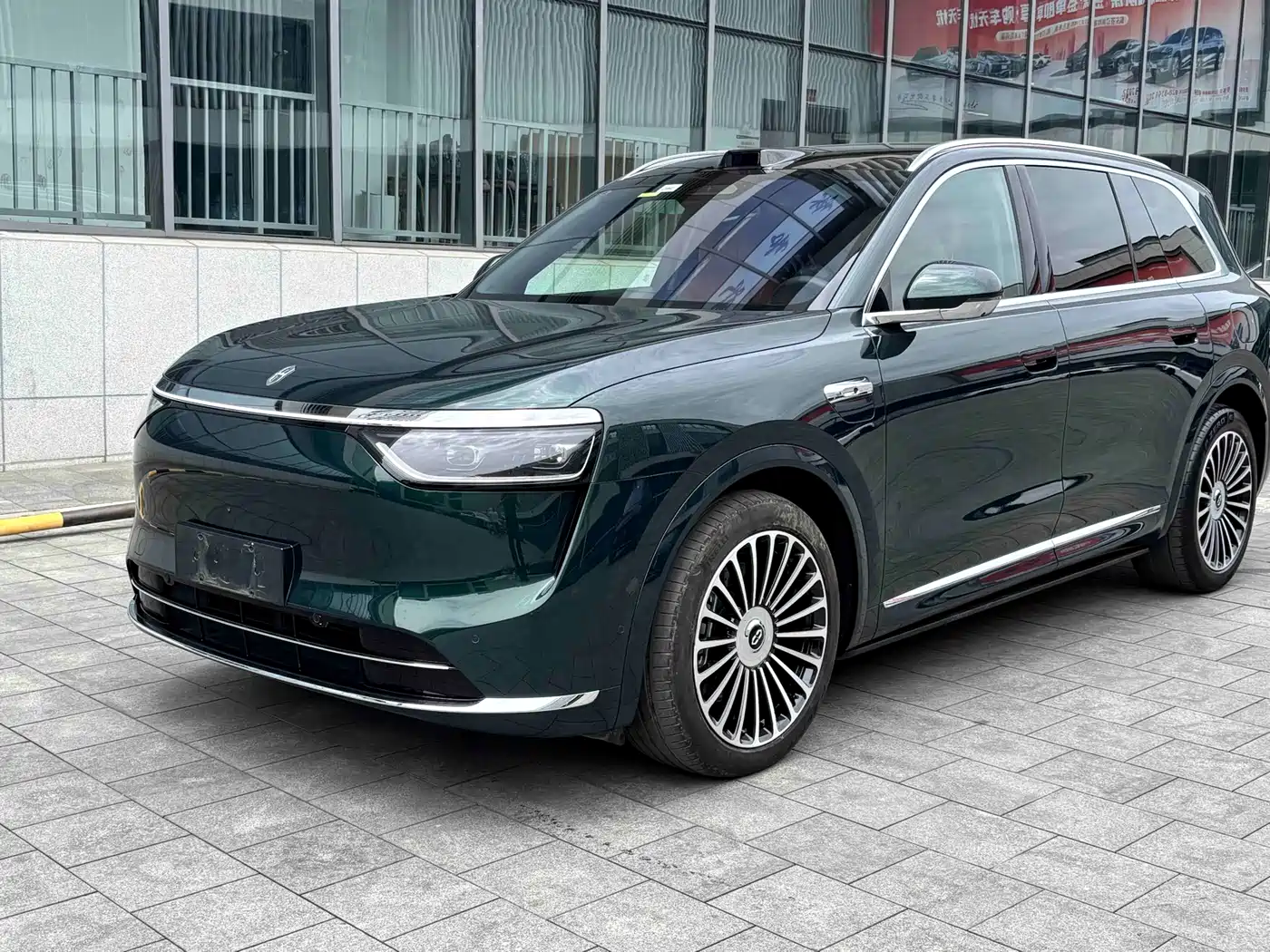 AITO Wenjie AITO M8 2025 Extended Range Ultra 53.4kWh 6-Seater