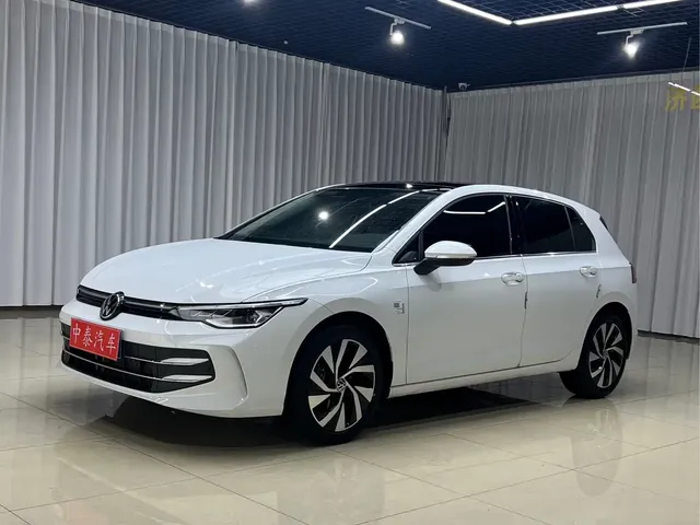 Volkswagen Golf 2025 Facelift 300TSI Pro